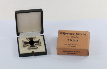 Eisernes Kreuz 1. Klasse 1939, Hst. 4, im Etui mit Umkarton Steinhauer & Lück, Lüdenscheid - Militaria-Berlin