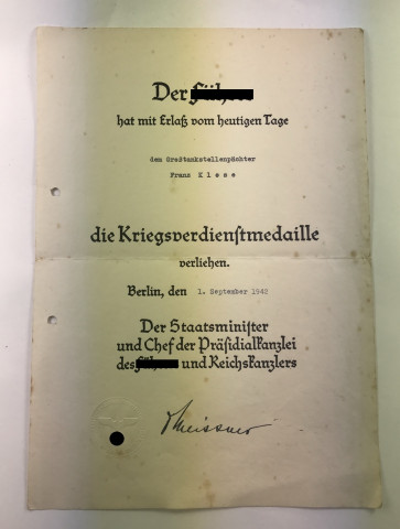 Urkunde Kriegsverdienstmedaille - Militaria-Berlin