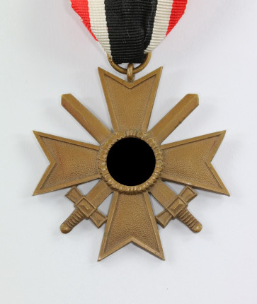 Kriegsverdienstkreuz 2. Klasse mit Schwertern, Hst. 11 - Militaria-Berlin