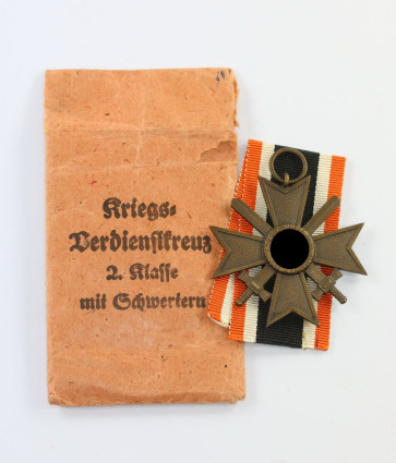 Kriegsverdienstkreuz 2. Klasse mit Schwertern, in Verleihungstüte Moritz Hausch - Militaria-Berlin