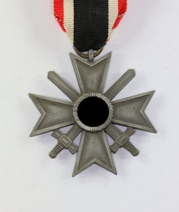 Kriegsverdienstkreuz 2. Klasse mit Schwertern, Hst. 10 - Militaria-Berlin