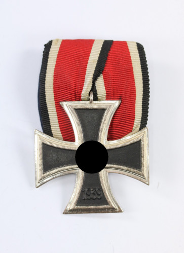 Eisernes Kreuz 2. Klasse 1939, Schinkel Variante, Otto Schickle, einteilig, unmagnetisch, an Einzelspange - Militaria-Berlin