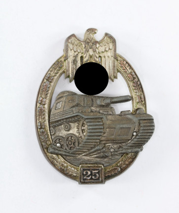 Panzerkampfabzeichen in Silber mit Einsatzzahl 25, Juncker - Militaria-Berlin