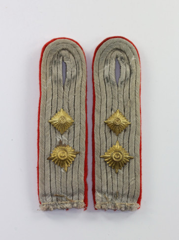 Wehrmacht Heer, Paar Schulterklappen für einen Hauptmann der Artillerie/Sturmartillerie - Militaria-Berlin