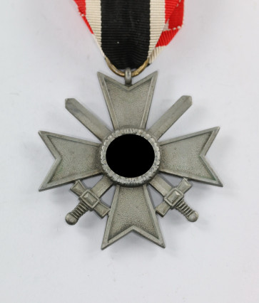 Kriegsverdienstkreuz 2. Klasse mit Schwertern, Hst. 107 - Militaria-Berlin