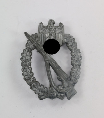 Infanterie Sturmabzeichen in Silber, Hst. M.K. 1 (Arbeitsgemeinschaft Metalle und Kunststoffe, Gablonz) - Militaria-Berlin
