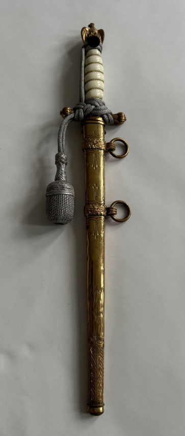 Kriegsmarine, Offiziersdolch, Hst. WKC ( Weyersberg, Kirschbaum & Cie., Solingen), mit Portopee - Militaria-Berlin