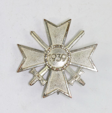 Kriegsverdienstkreuz 1. Klasse mit Schwertern 1957 - Militaria-Berlin