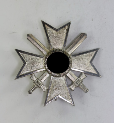 Kriegsverdienstkreuz 1. Klasse mit Schwertern, Hst. 43 (Julius Bauer Söhne, Zella-Mehlis) - Militaria-Berlin
