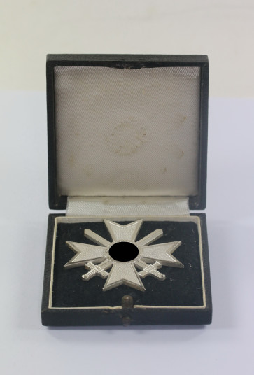 Kriegsverdienstkreuz 1. Klasse mit Schwertern, Hst. 4 (Steinhauer & Lück, Lüdenscheid), im Etui - Militaria-Berlin