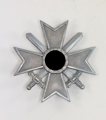 Kriegsverdienstkreuz 1. Klasse mit Schwertern, Hst. 62 (Kerbach & Oesterhelt, Dresden) - Militaria-Berlin