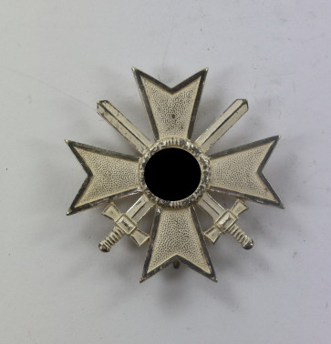 Kriegsverdienstkreuz 1. Klasse mit Schwertern, Hst. L/11 im Kasten (Wilhelm Deumer, Lüdenscheid) - Militaria-Berlin