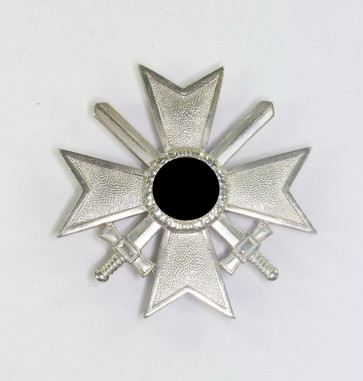Kriegsverdienstkreuz 1. Klasse mit Schwertern, Julius Bauer Söhne, Zella-Mehlis  - Militaria-Berlin