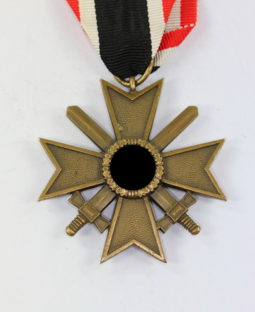 Kriegsverdienstkreuz 2. Klasse mit Schwertern, Buntmetall - Militaria-Berlin