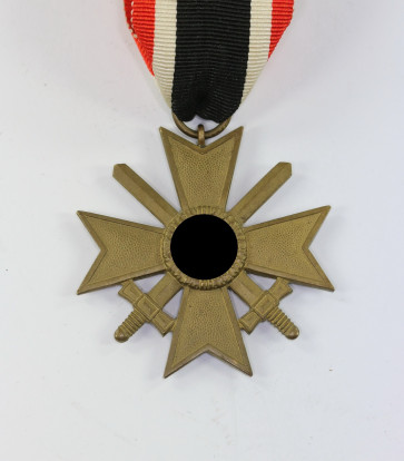 Kriegsverdienstkreuz 2. Klasse mit Schwertern, Buntmetall - Militaria-Berlin