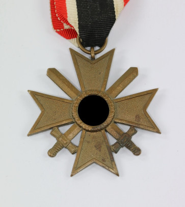 Kriegsverdienstkreuz 2. Klasse mit Schwertern, Buntmetall - Militaria-Berlin