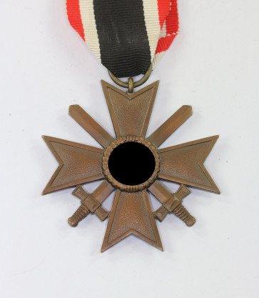 Kriegsverdienstkreuz 2. Klasse mit Schwertern, Buntmetall - Militaria-Berlin