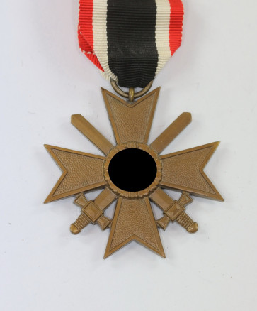Kriegsverdienstkreuz 2. Klasse mit Schwertern, Buntmetall - Militaria-Berlin