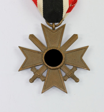 Kriegsverdienstkreuz 2. Klasse mit Schwertern, Buntmetall - Militaria-Berlin