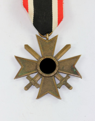 Kriegsverdienstkreuz 2. Klasse mit Schwertern, Buntmetall - Militaria-Berlin