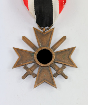 Kriegsverdienstkreuz 2. Klasse mit Schwertern, Buntmetall - Militaria-Berlin