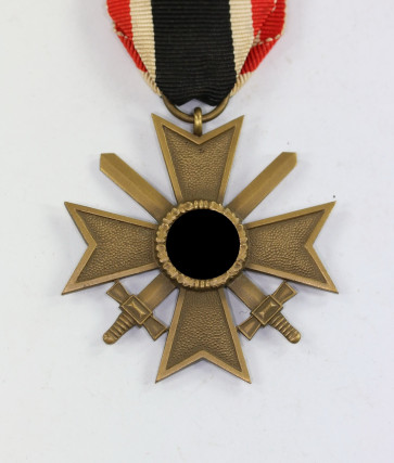 Kriegsverdienstkreuz 2. Klasse mit Schwertern, Buntmetall - Militaria-Berlin