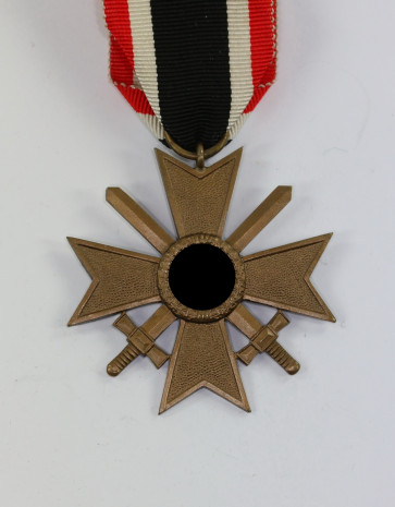 Kriegsverdienstkreuz 2. Klasse mit Schwertern, Buntmetall - Militaria-Berlin