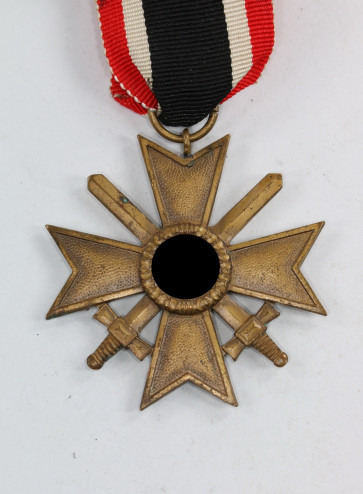 Kriegsverdienstkreuz 2. Klasse mit Schwertern, Buntmetall - Militaria-Berlin