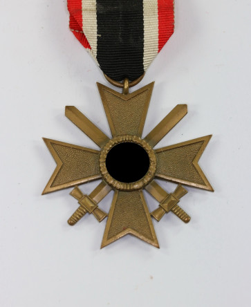 Kriegsverdienstkreuz 2. Klasse mit Schwertern, Buntmetall - Militaria-Berlin
