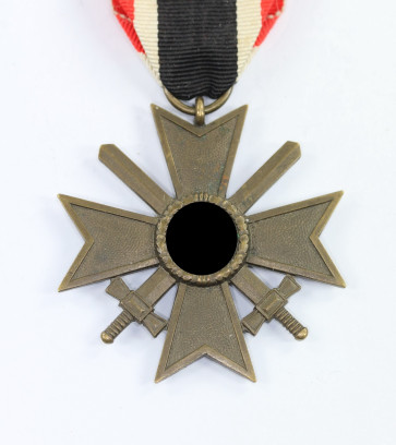 Kriegsverdienstkreuz 2. Klasse mit Schwertern, Buntmetall - Militaria-Berlin