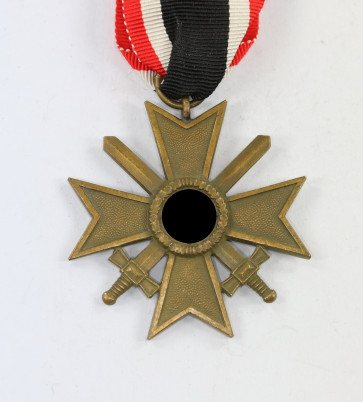Kriegsverdienstkreuz 2. Klasse mit Schwertern, Buntmetall - Militaria-Berlin