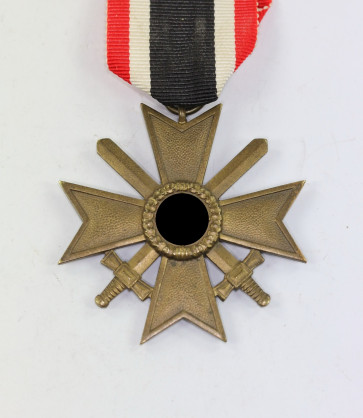 Kriegsverdienstkreuz 2. Klasse mit Schwertern, Buntmetall - Militaria-Berlin