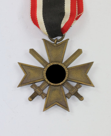 Kriegsverdienstkreuz 2. Klasse mit Schwertern, Buntmetall - Militaria-Berlin