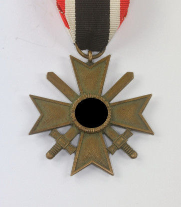 Kriegsverdienstkreuz 2. Klasse mit Schwertern, Buntmetall - Militaria-Berlin