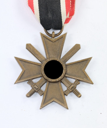 Kriegsverdienstkreuz 2. Klasse mit Schwertern, Buntmetall - Militaria-Berlin