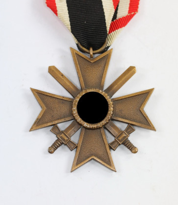Kriegsverdienstkreuz 2. Klasse mit Schwertern, Buntmetall - Militaria-Berlin
