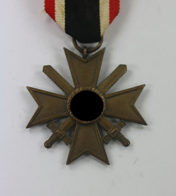 Kriegsverdienstkreuz 2. Klasse mit Schwertern, Buntmetall - Militaria-Berlin