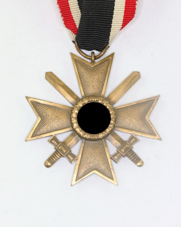Kriegsverdienstkreuz 2. Klasse mit Schwertern, Buntmetall - Militaria-Berlin