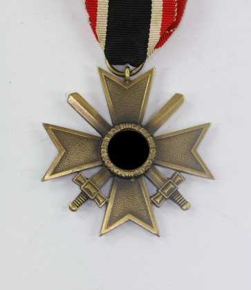  Kriegsverdienstkreuz 2. Klasse mit Schwertern, Buntmetall - Militaria-Berlin