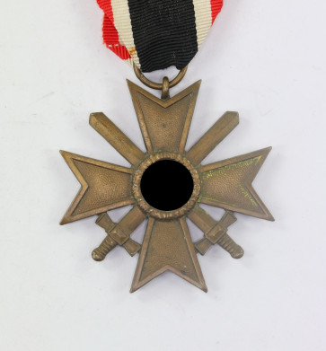 Kriegsverdienstkreuz 2. Klasse mit Schwertern, Buntmetall - Militaria-Berlin