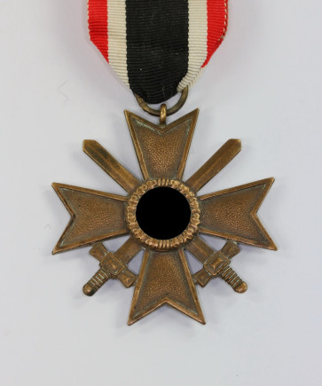 Kriegsverdienstkreuz 2. Klasse mit Schwertern, Buntmetall - Militaria-Berlin