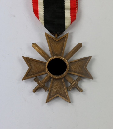 Kriegsverdienstkreuz 2. Klasse mit Schwertern, Buntmetall, ohne Hersteller - Militaria-Berlin