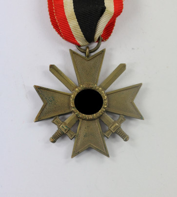 Kriegsverdienstkreuz 2. Klasse mit Schwertern, Buntmetall, ohne Hersteller - Militaria-Berlin