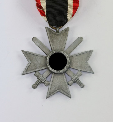  Kriegsverdienstkreuz 2. Klasse mit Schwertern, Hst. 107 (Carl Wild, Hamburg) - Militaria-Berlin