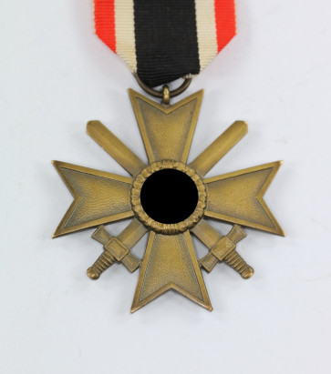Kriegsverdienstkreuz 2. Klasse mit Schwertern, Hst. 10 - Militaria-Berlin