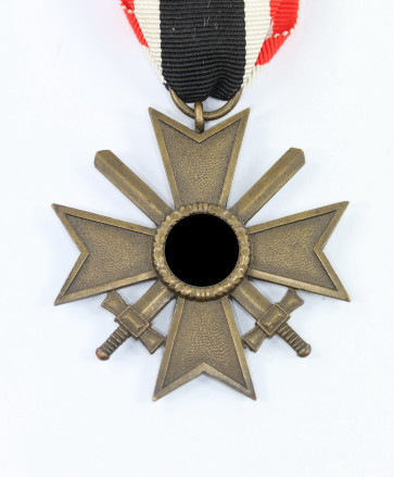 Kriegsverdienstkreuz 2. Klasse mit Schwertern, Hst. 127 - Militaria-Berlin