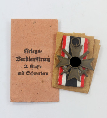 Kriegsverdienstkreuz 2. Klasse mit Schwertern, Hst. 127, in Verleihungstüte Moritz Hausch A.G. Pforzheim - Militaria-Berlin
