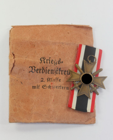Kriegsverdienstkreuz 2. Klasse mit Schwertern, Hst. 16, in Verleihungstüte  - Militaria-Berlin