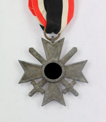 Kriegsverdienstkreuz 2. Klasse mit Schwertern, Hst. 18 (Karl Wurster KG, Markneukirchen) - Militaria-Berlin