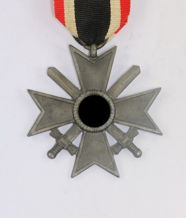 Kriegsverdienstkreuz 2. Klasse mit Schwertern, Hst. 32 (W. Hobachter, Wien) - Militaria-Berlin